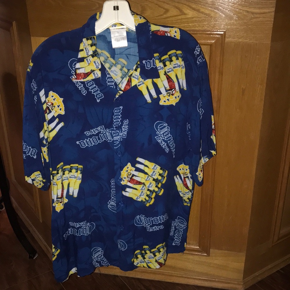 Corona Extra Short Sleeve Button Front Shirt size Large